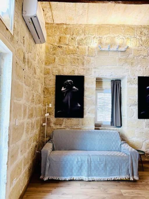 Town House 91 Apartment Виктория Екстериор снимка
