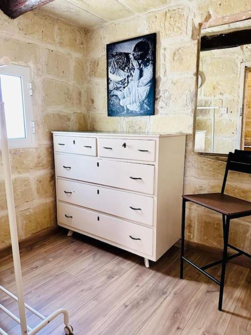 Town House 91 Apartment Виктория Екстериор снимка